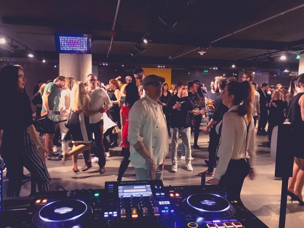 Dj na firemní večírek Praha