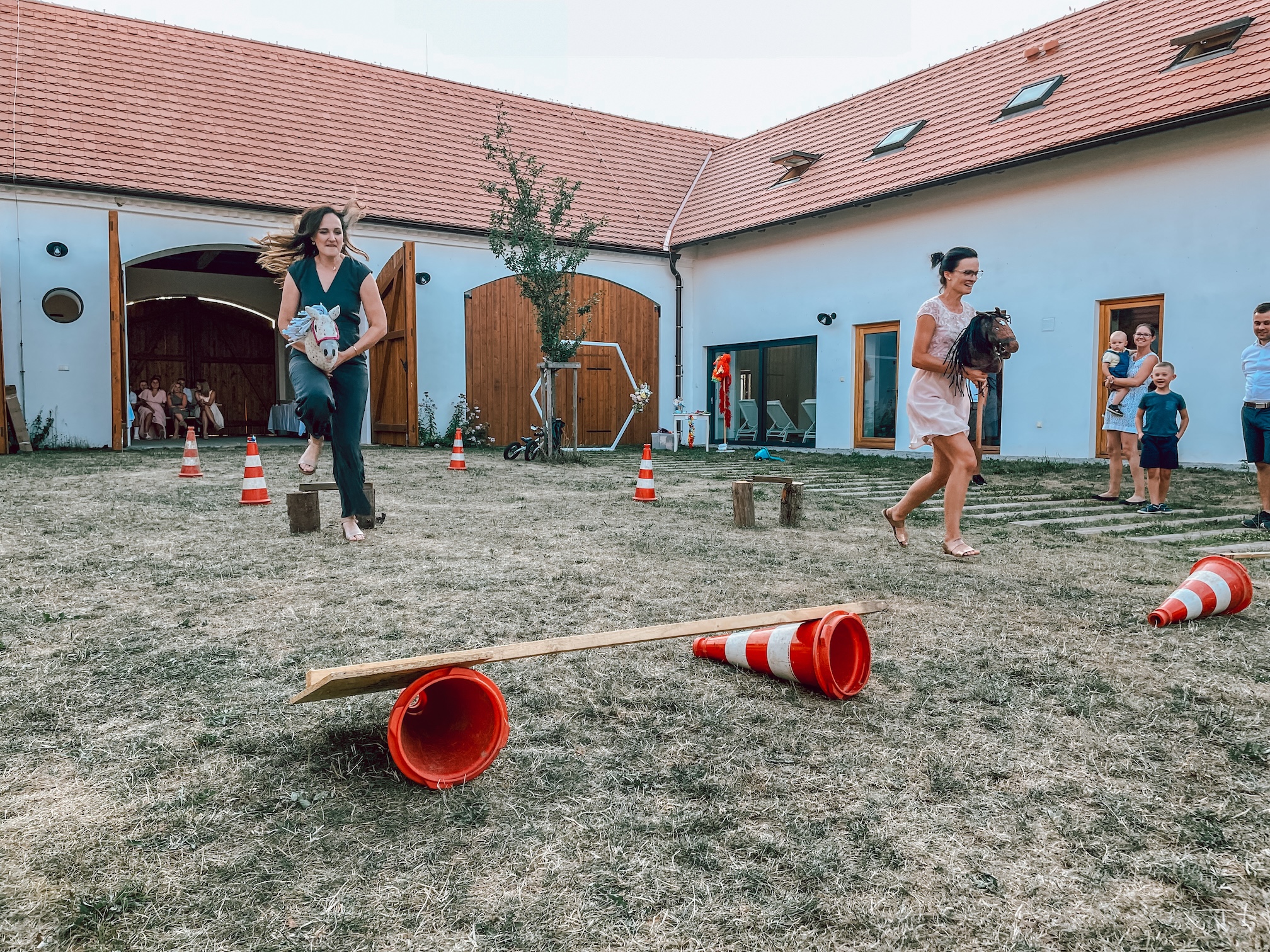 Neokoukané Svatební hry Statek U Tří Bratří