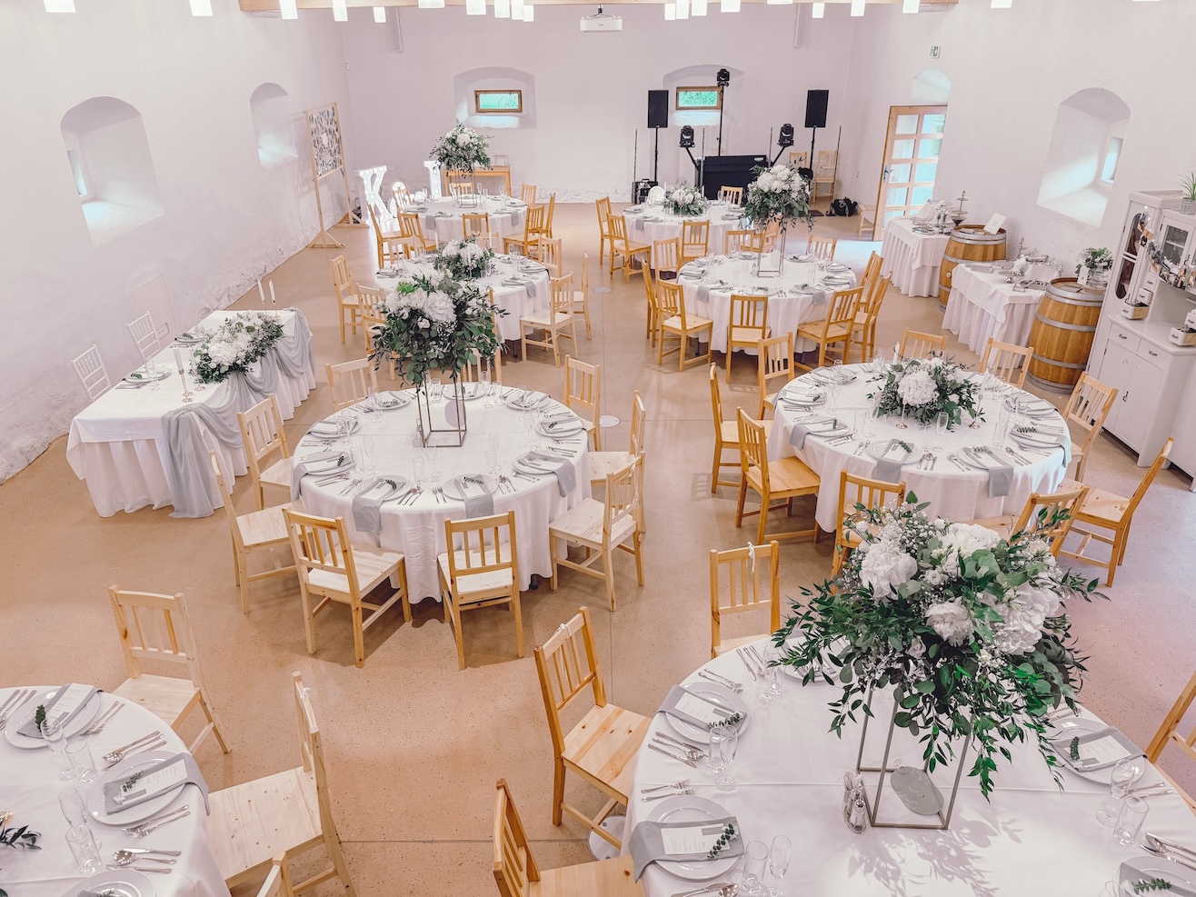 Luxusní svatba na statku Benice, DJ Pekos - svatební DJ a moderátor na luxusní svatby