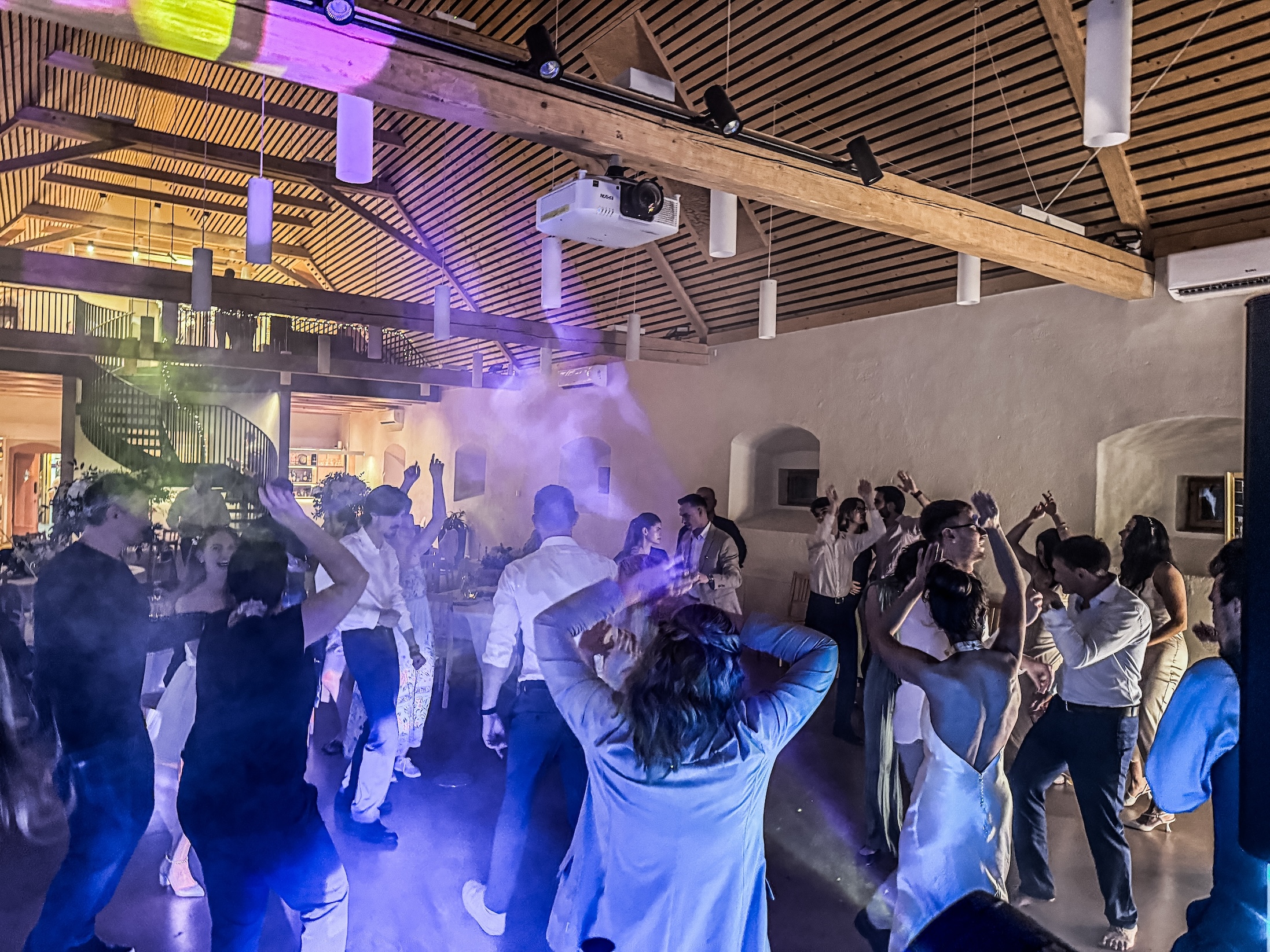 Luxusní svatba statek Benice, svatební DJ Pekos roztančil svatební hosty